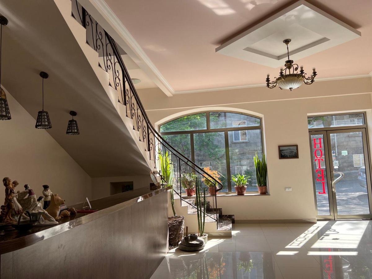 Mthnadzor Hotel Горис Екстериор снимка